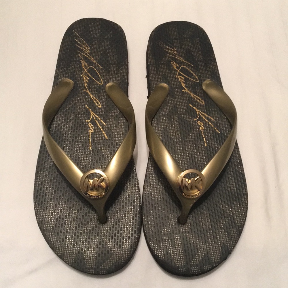 💯 authentic Michael Kors sandals size 8